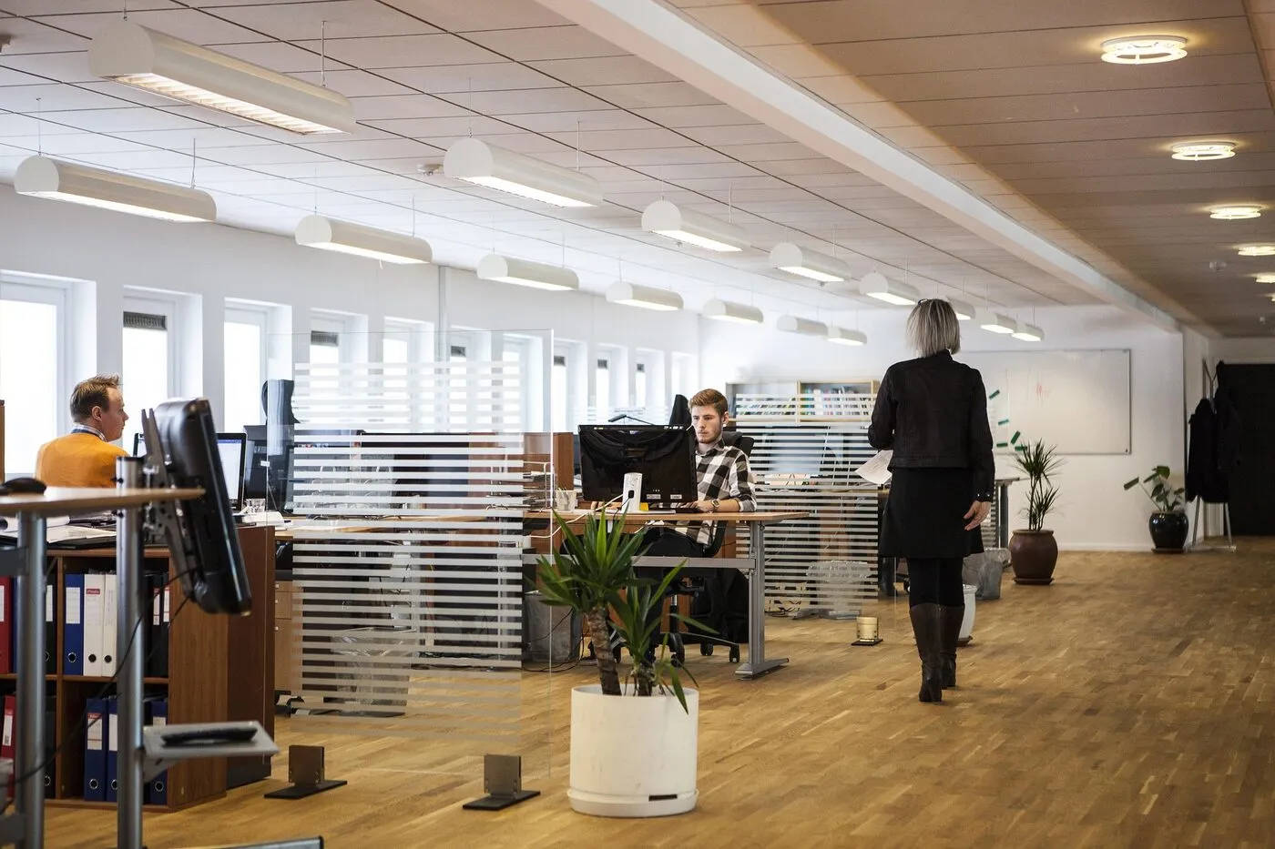 Modernt kontor med professionell arbetsmiljö